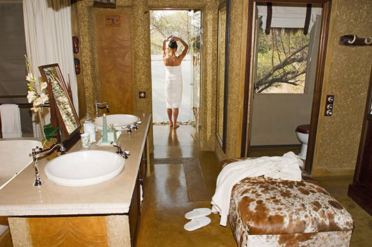 Luxury Suite open plan bathroom Camp Jabulani Kapama Greater Kruger